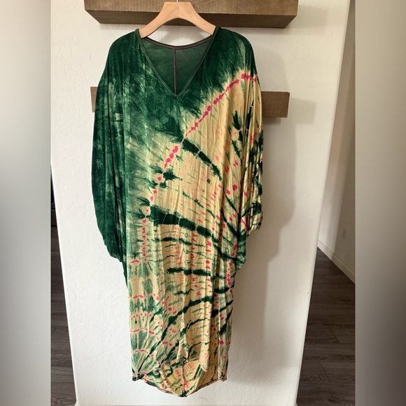 Boutique|Green and Cream Tie-Dye Oversized Maxi/Midi Dress, Boho Beachy style••• - Picture 1 of 8